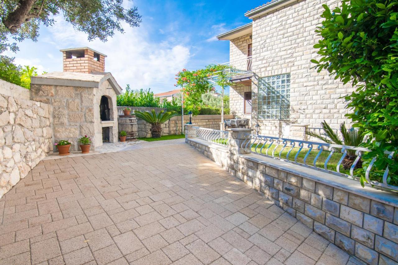 מאקרסקה Apartment Iva With Sea View מראה חיצוני תמונה