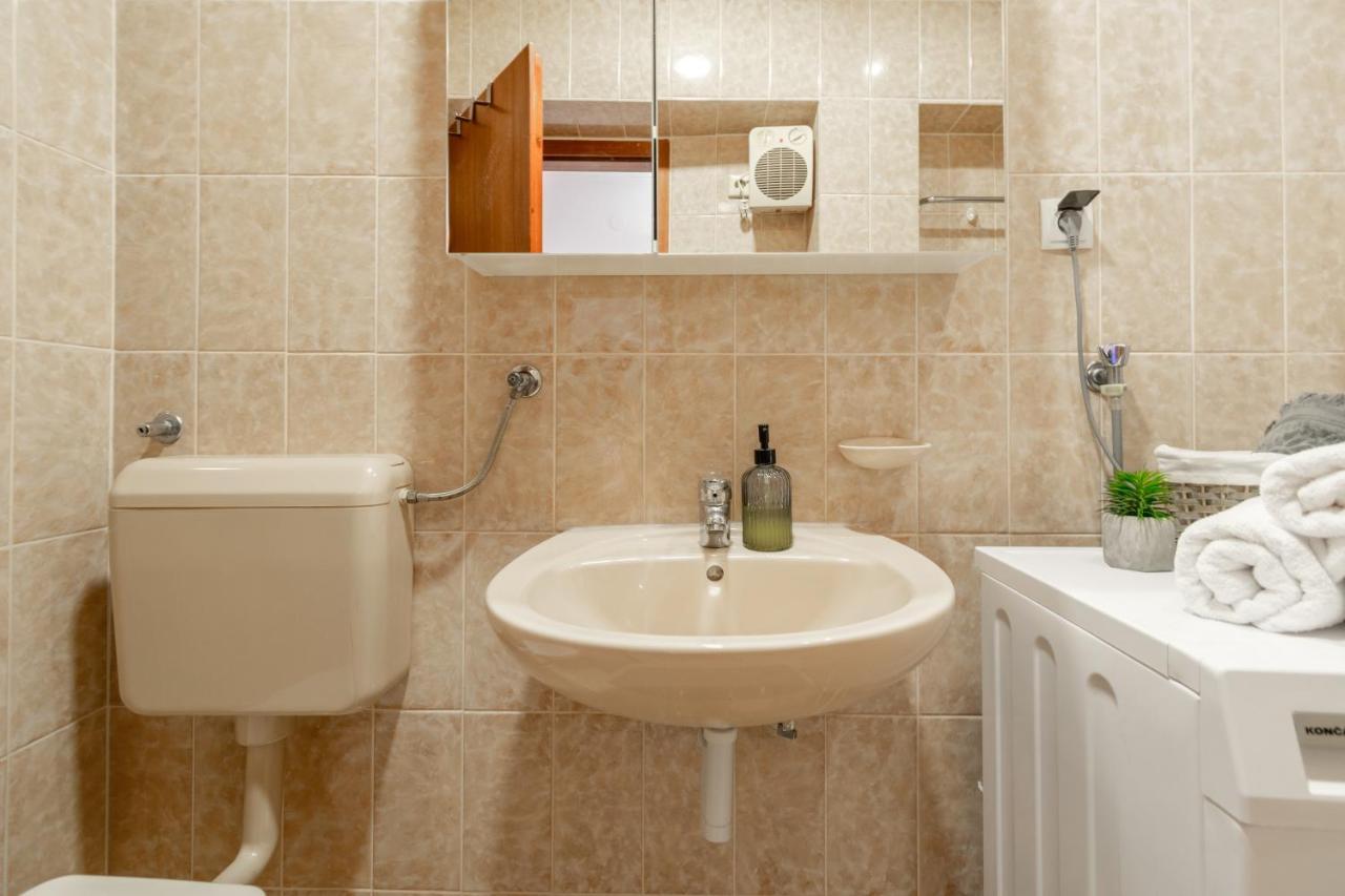 מאקרסקה Apartment Iva With Sea View מראה חיצוני תמונה
