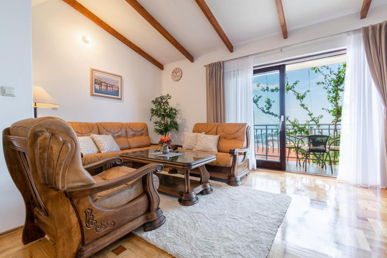 מאקרסקה Apartment Iva With Sea View מראה חיצוני תמונה